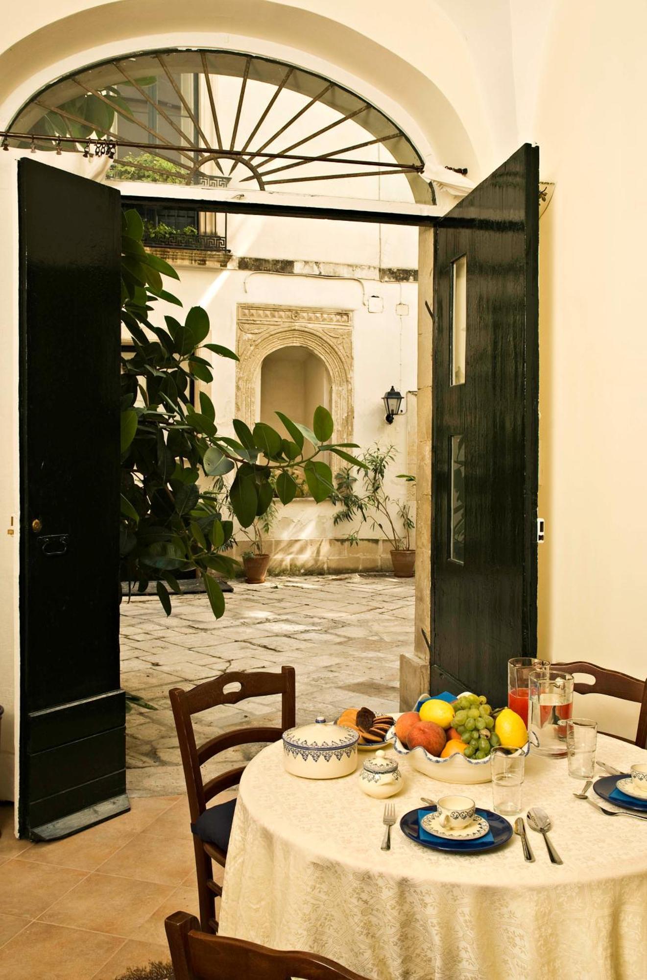 Palazzo Bernardini Apartment Lecce Luaran gambar